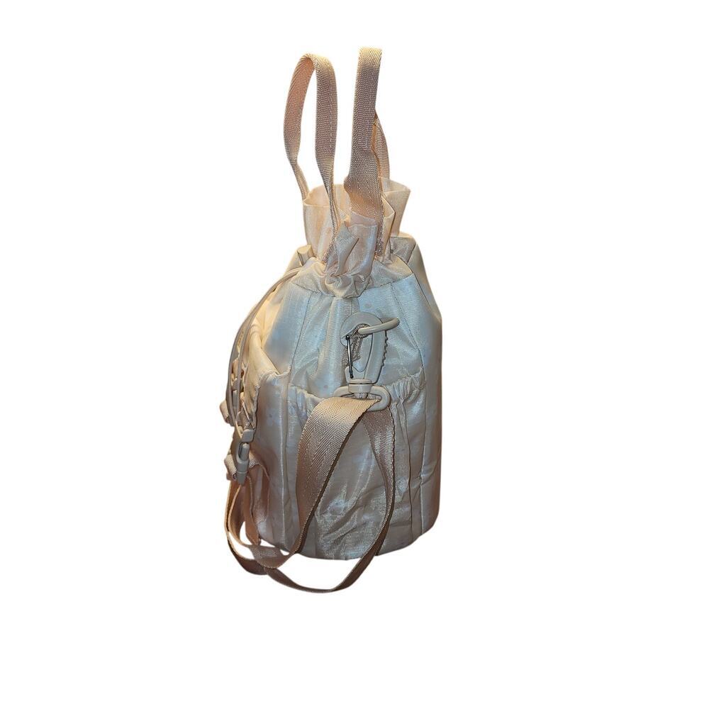Blogilates Water Bottle Sling Bag Target Peach Floral SOLD OUT 2024 Release NWOT - Picture 3 of 8